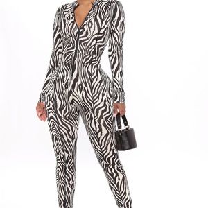 Brand New! Zebra jumpsuit 💣 (make me an offer)